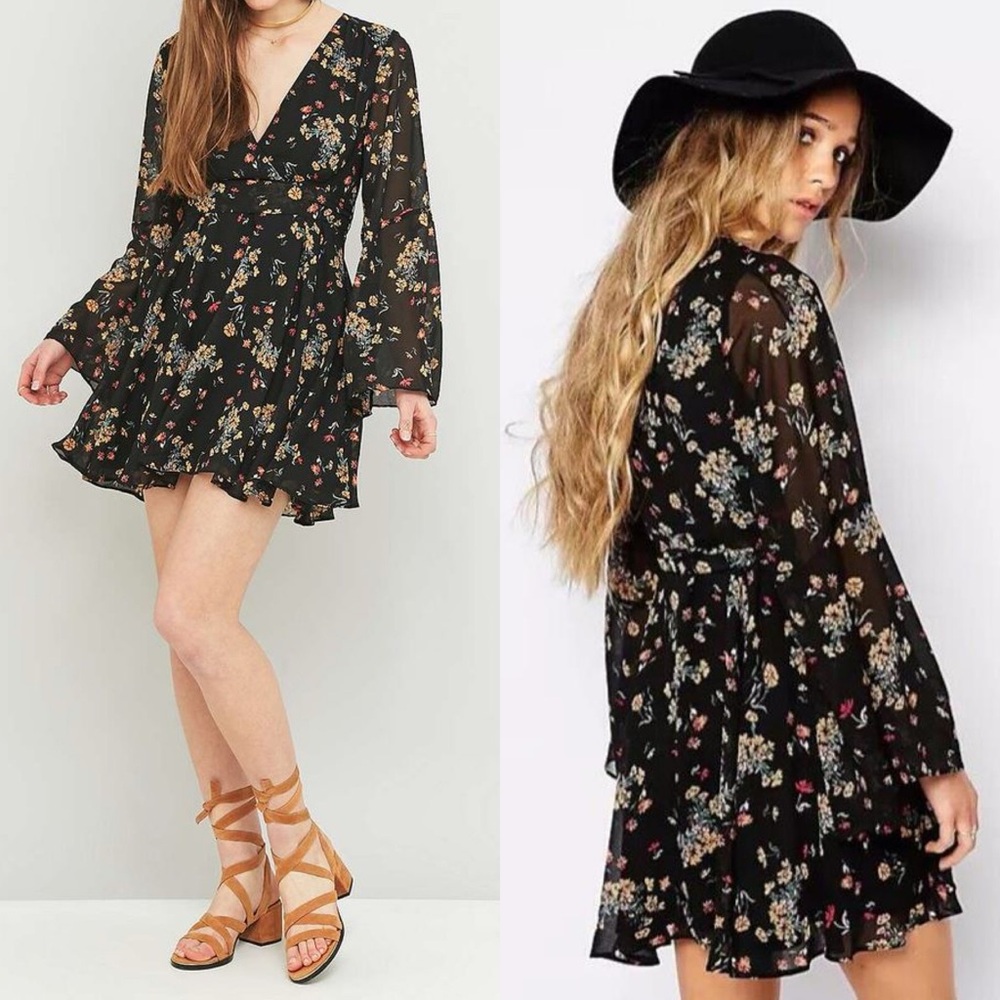 ⬇️FreePeople black floral chiffon “Lilou” bell sleeve mini dress